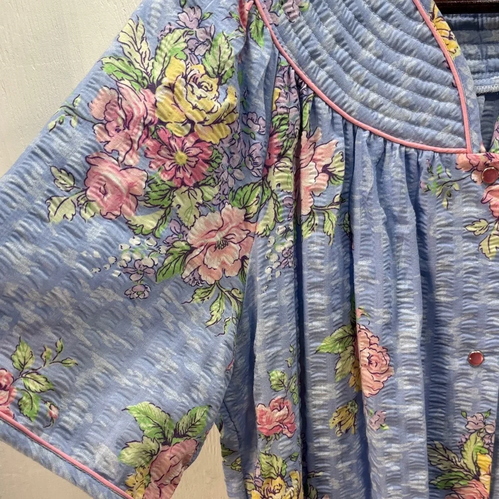 Vintage CROWNTUFT Sz Large Blue Front Button Polyester Loungewear Housecoat Robe